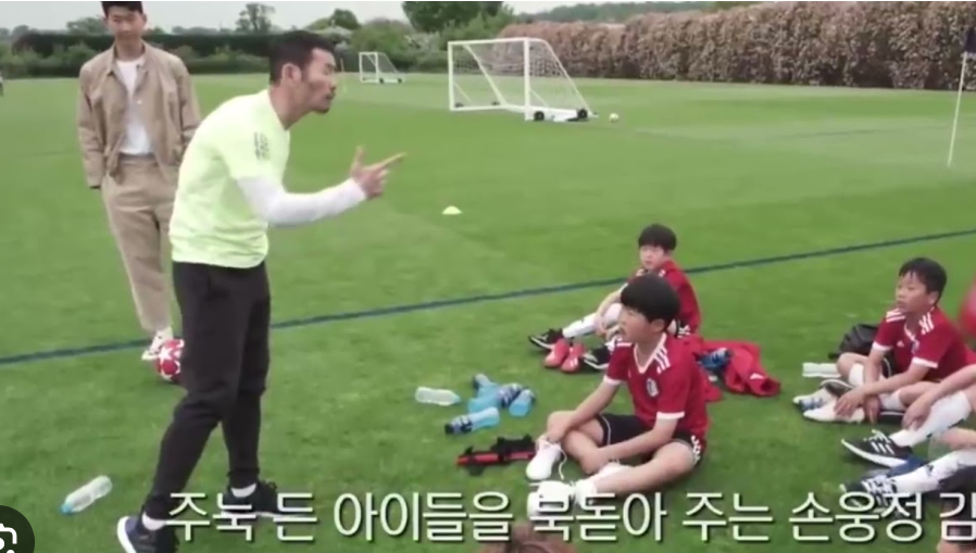 效力熱刺的南韓國家隊隊長孫興民,其父親孫雄正旗下的足球學校被指控體罰和辱罵兒童學員,遭家長索償數億韓元和解金(資料圖片)