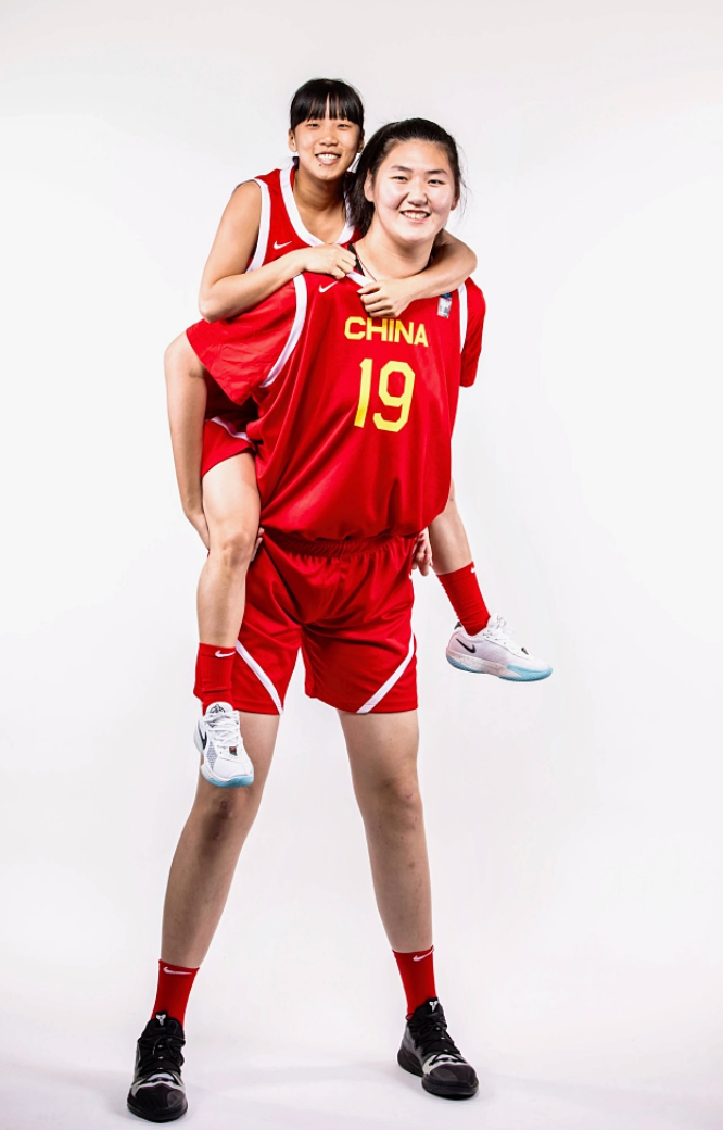 「女版姚明」張子宇震撼U18女子籃球亞洲盃。(網上圖片)