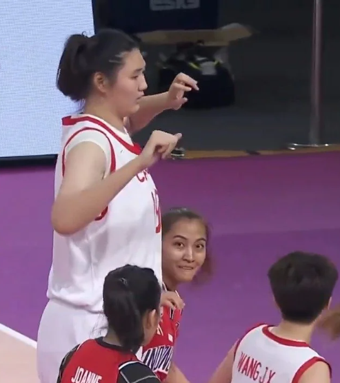 「女版姚明」張子宇震撼U18女子籃球亞洲盃。(影片截圖)