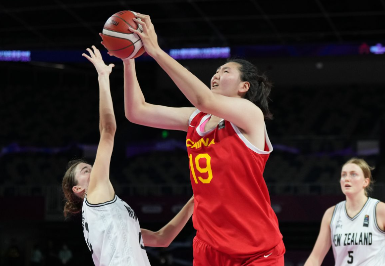 「女版姚明」張子宇震撼U18女子籃球亞洲盃。(網上圖片)