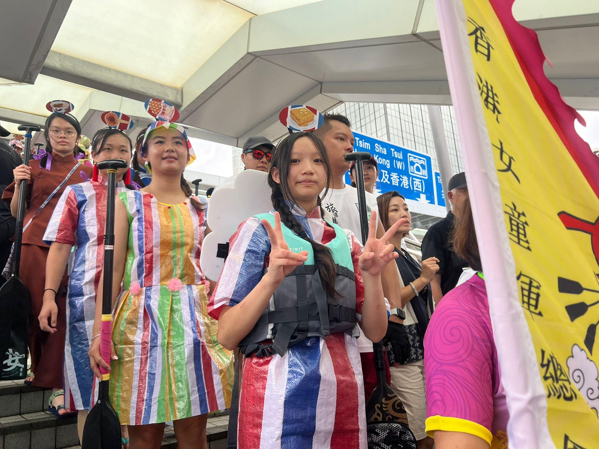香港女童軍龍舟隊。 (李景玉攝)