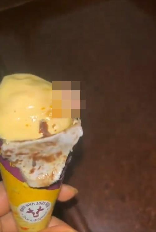 她本來以為是堅果或是朱古力,詎料仔細一看,竟然是一隻手指。(X)