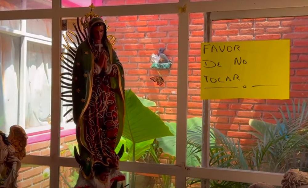 不少信徒高呼為神降臨。(YouTube)