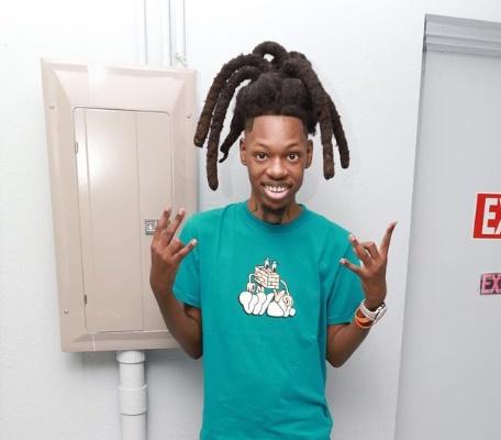 Julio於錄音室曾遭人開槍但無受傷。(IG)