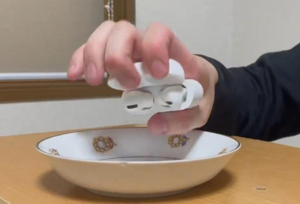 對著碟子進行100次的AirPods開關蓋動作的練習。(X)