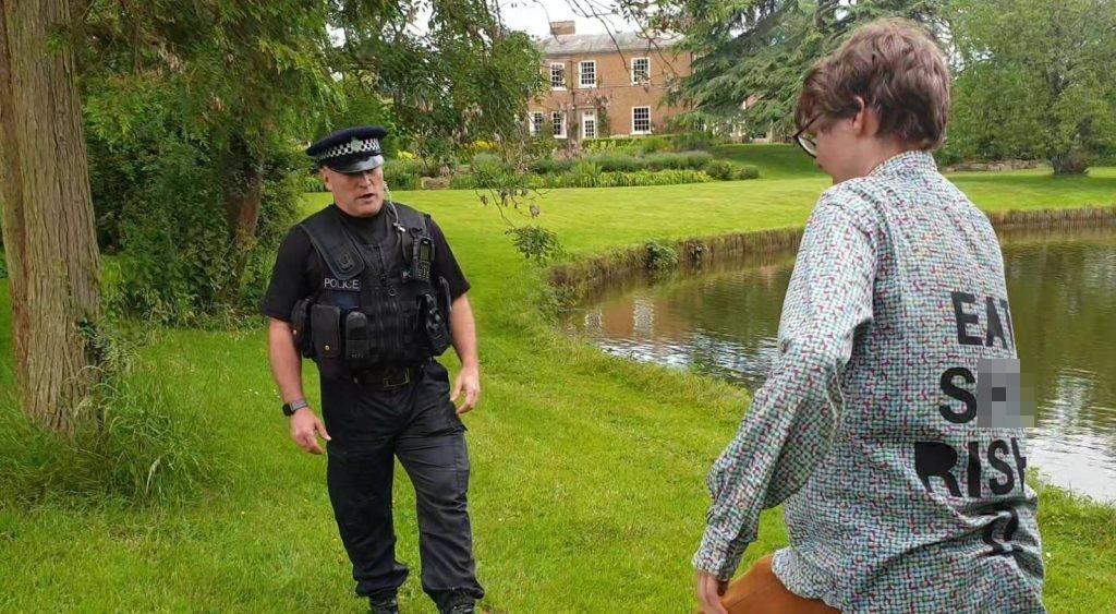 「Youth Demand」亦發布了Oliver Clegg被捕的影片。(X)