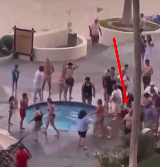 有人倒臥池邊,另外有人為其進行心外壓急救。(X)