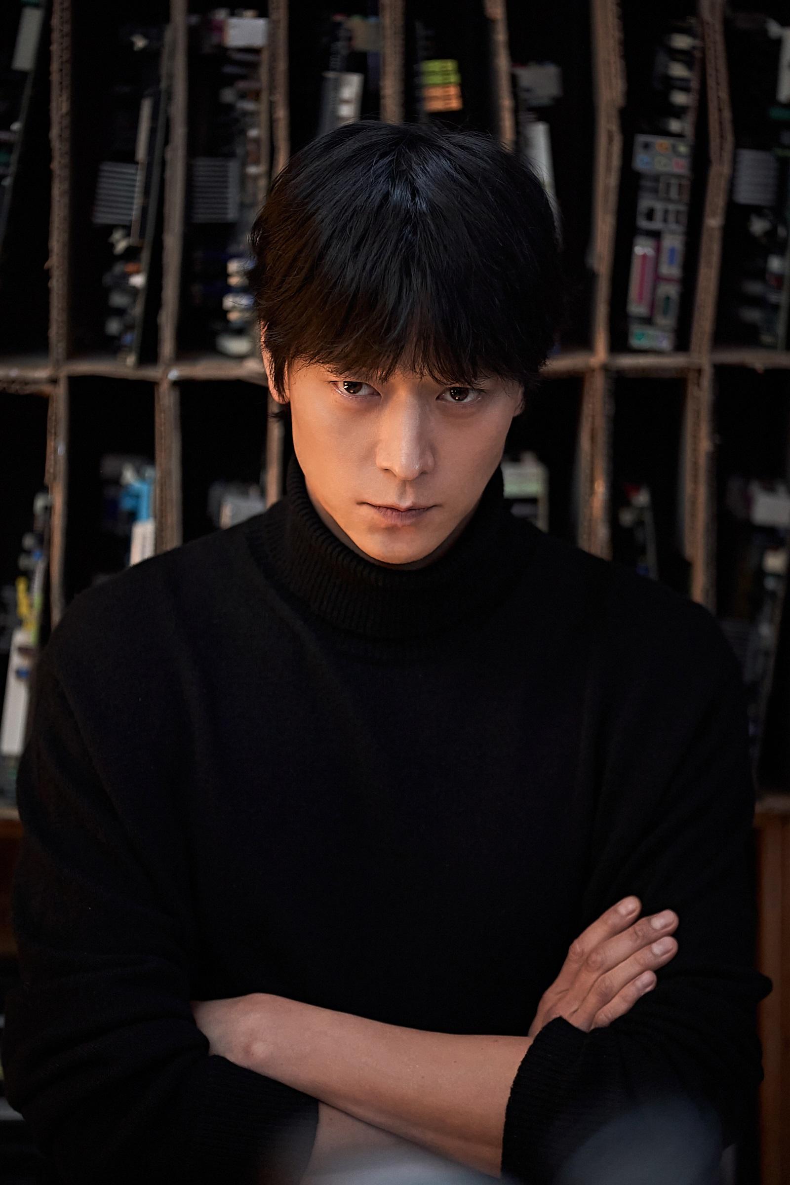 姜棟元特意減磅,為讓臉部線條更硬朗俐落,看上去更有歷練。