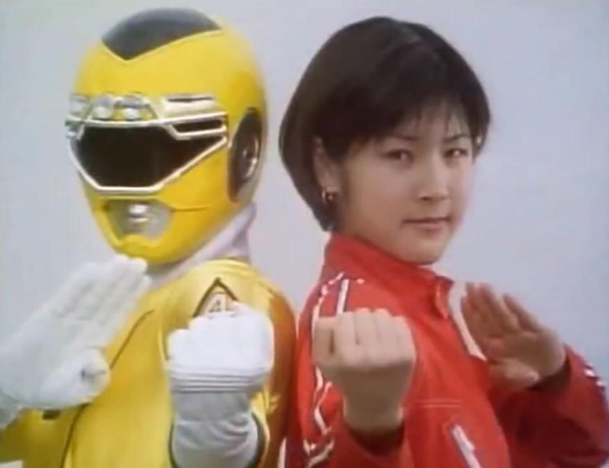 本橋由香1996年在超級戰隊系列《激走戰隊車連者》中飾演黃戰士志乃原菜摘爆紅。(X)