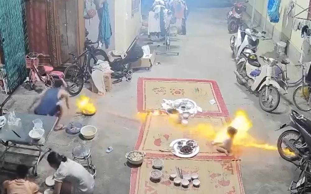 噴出的酒精卻變成一條長長的火箭,直接射中約2米外正坐在地上在吃零食的女童。(X)