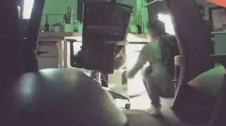 賊人奚落物主指:「你要改進防盜」,之後甚至留下自己的手機號碼,聲稱可聯繫他「贖回」被盜物品。(微博)