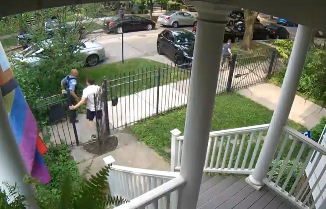 警員亦趕到,Jason便與警員前往追賊。(X)