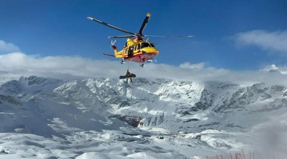 當局派遣包括高山救援、警員和消防員組成的搜救隊前往搜救,並出動直升機搜尋。(網上圖片)