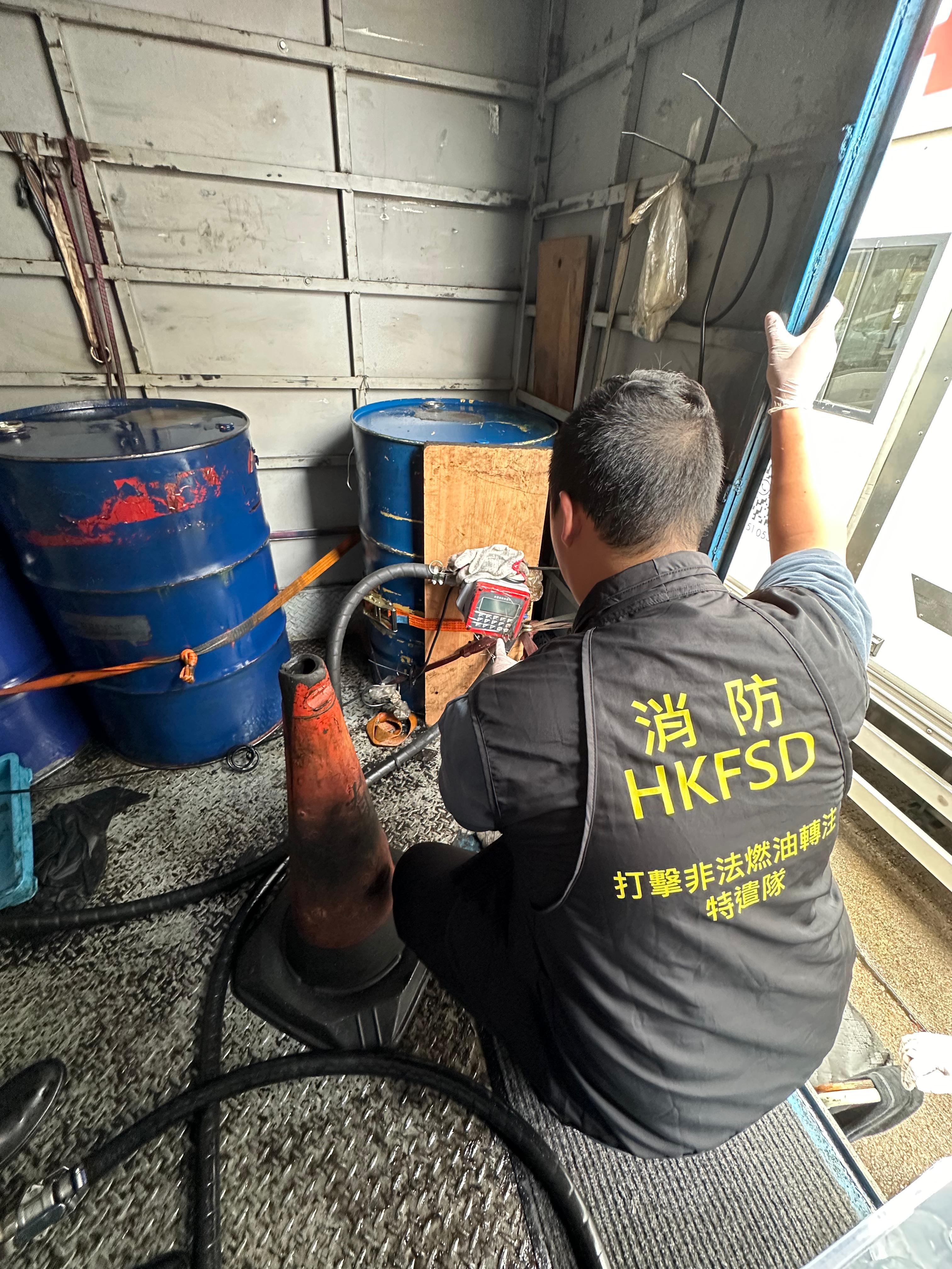 消防處跨部門搗破4個非法加油站 檢獲逾10000公升柴油