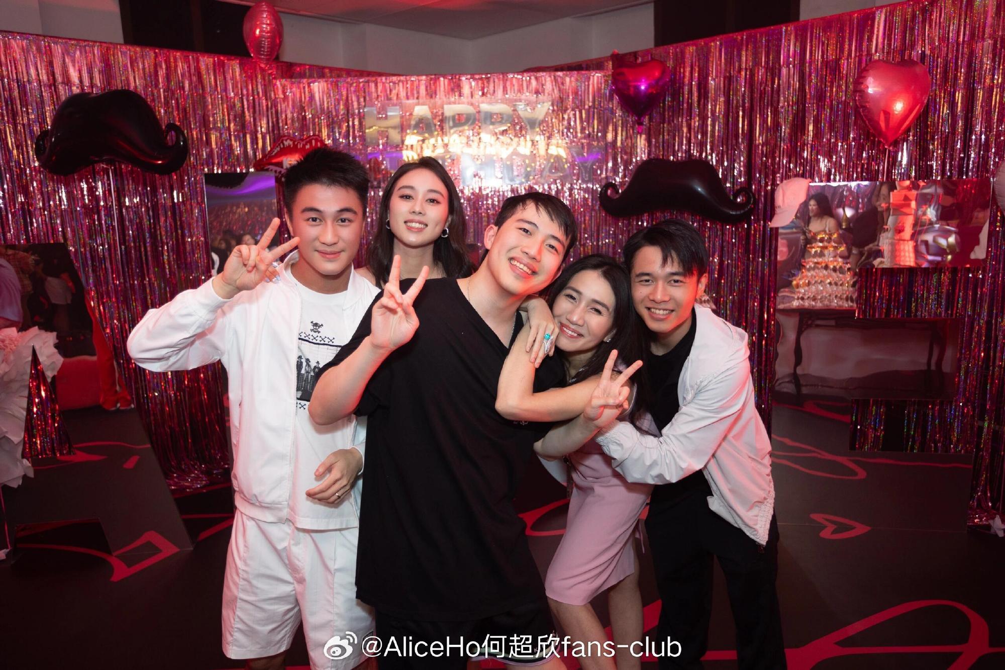 何超欣與家人及好友大搞豪華生日派對。