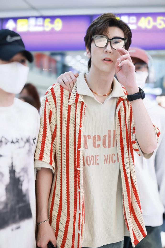 張鎬濂等一早搭飛機到北京。