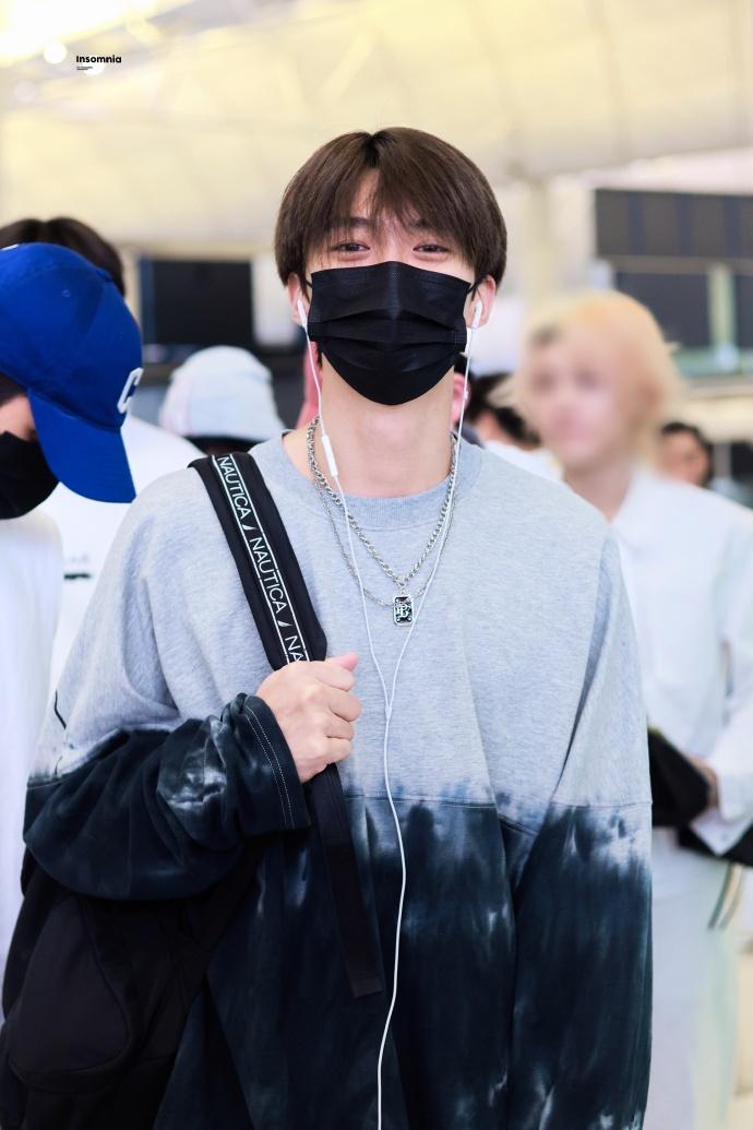 梁詩煜與李權哲等一早搭飛機到北京。