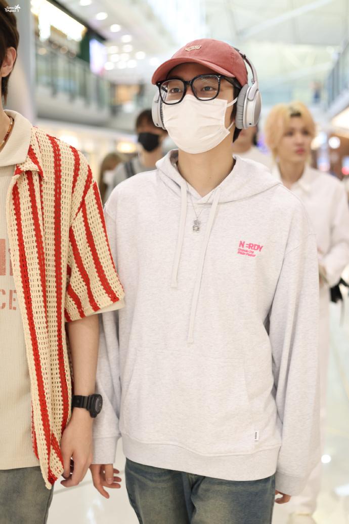 郭殿甲與李權哲、張鎬濂等一早坐飛機到北京。