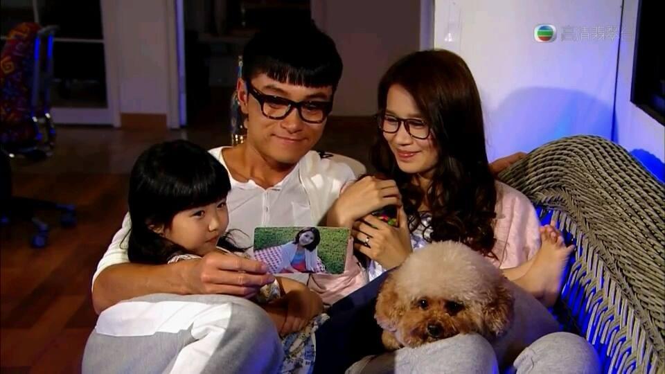 黃浩然夥拍黃翠如的TVB劇《愛我請留言》已有10年歷史,Celine與狗明星009在劇中也相當搶鏡。