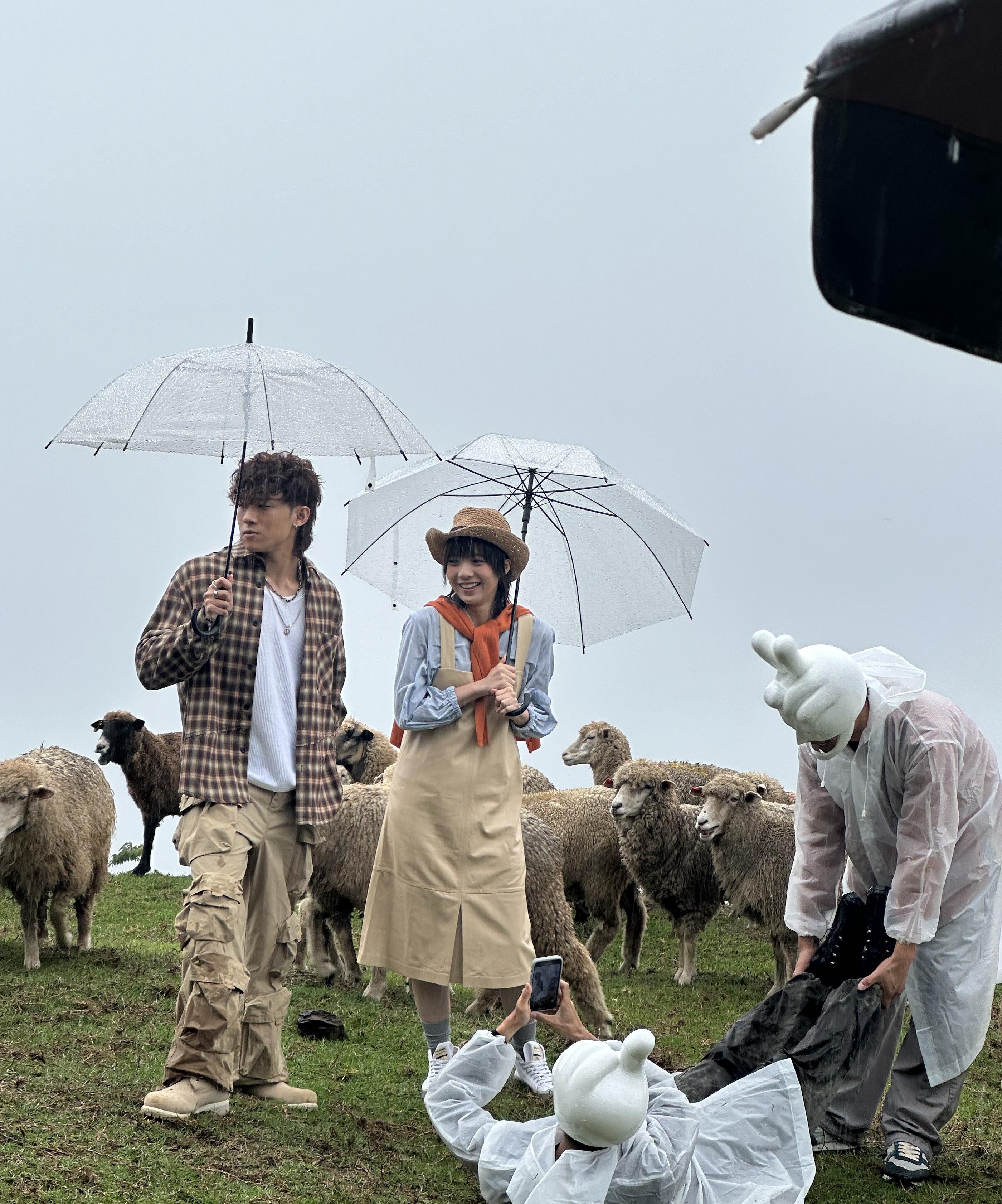 鍾雪瑩與ANSONBEAN獲信貸公司睇中,赴台拍攝全新宣傳片。