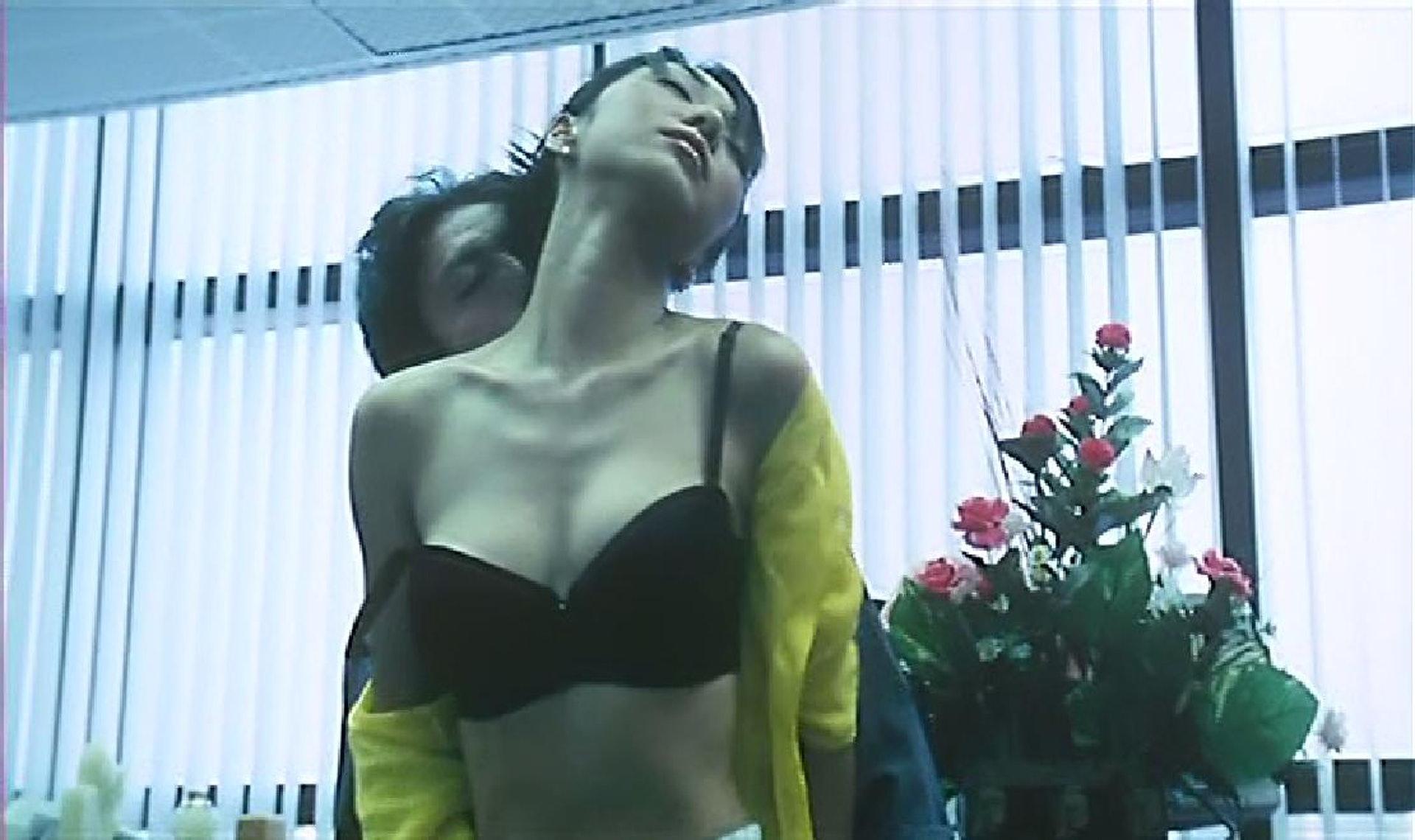 顏仟汶曾加入艷星行列演出三級片。