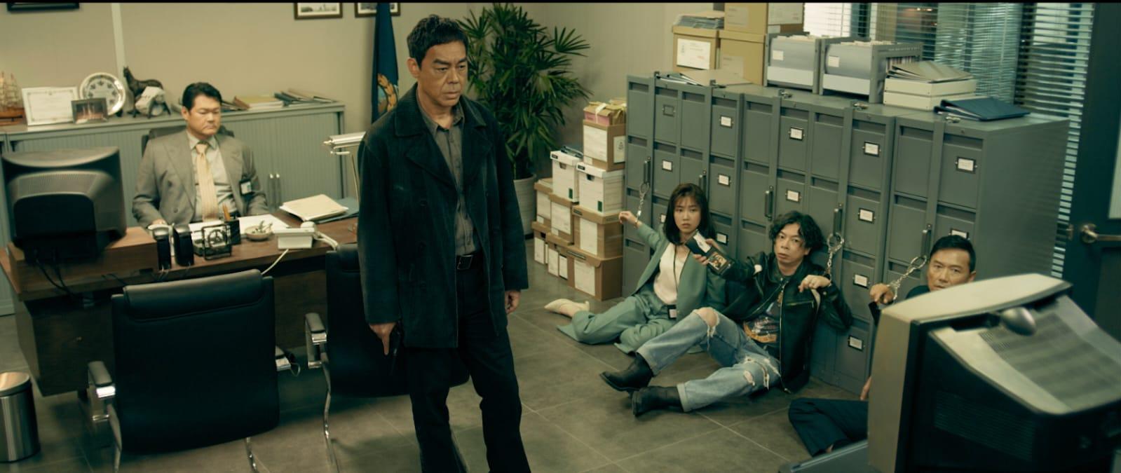 電影其中一幕三哥、青雲跟鎮宇同場鬥戲,忽然回想30多年前他們都是TVB同工,想不到這麼多年後還可以聚首一起拍戲。