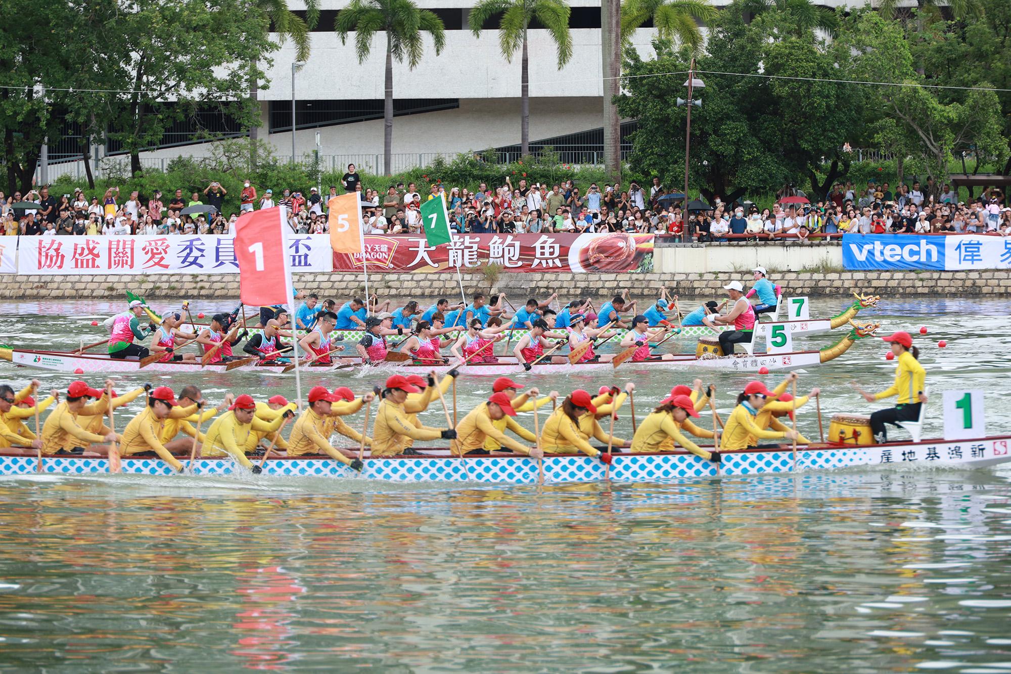 王俊棠每年帶領TVB同事划龍舟,今年在5號線道。