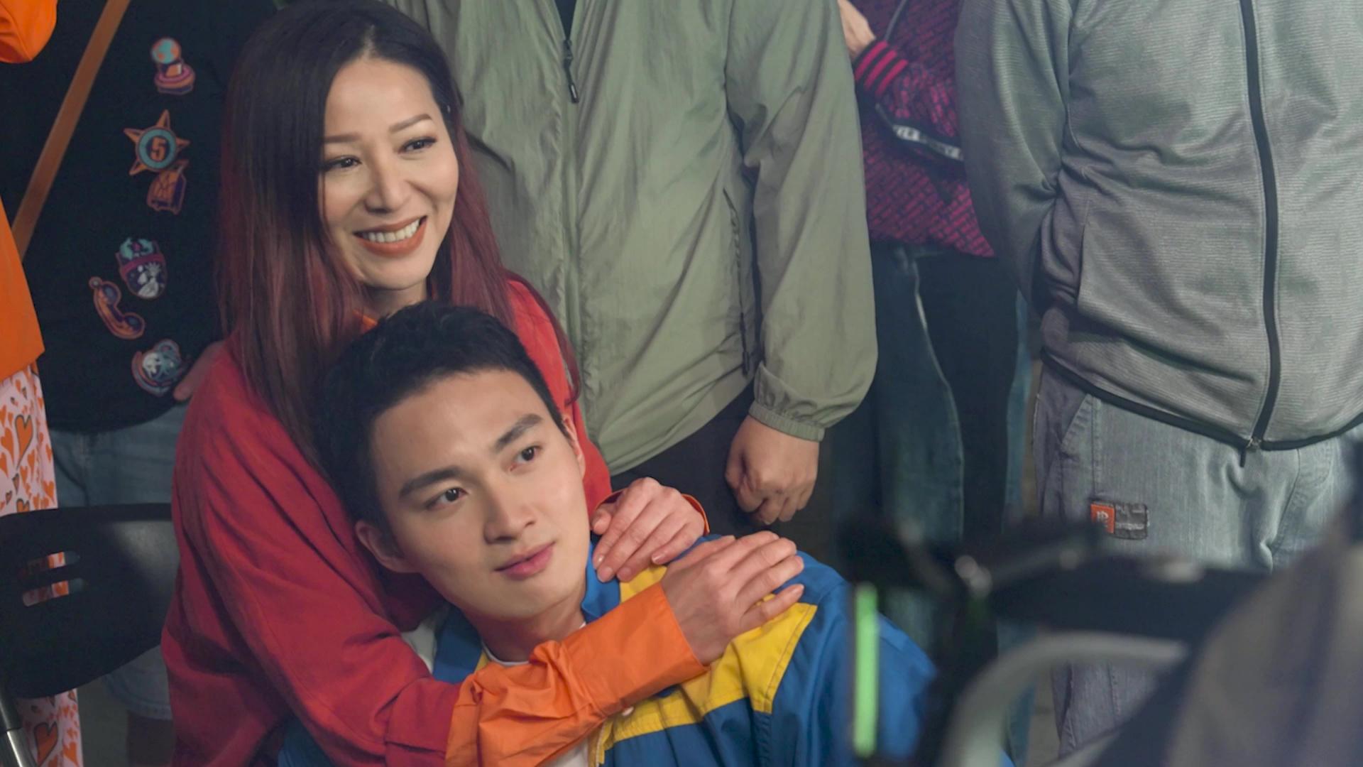 阿滕都有攬攬嘉洛仔。