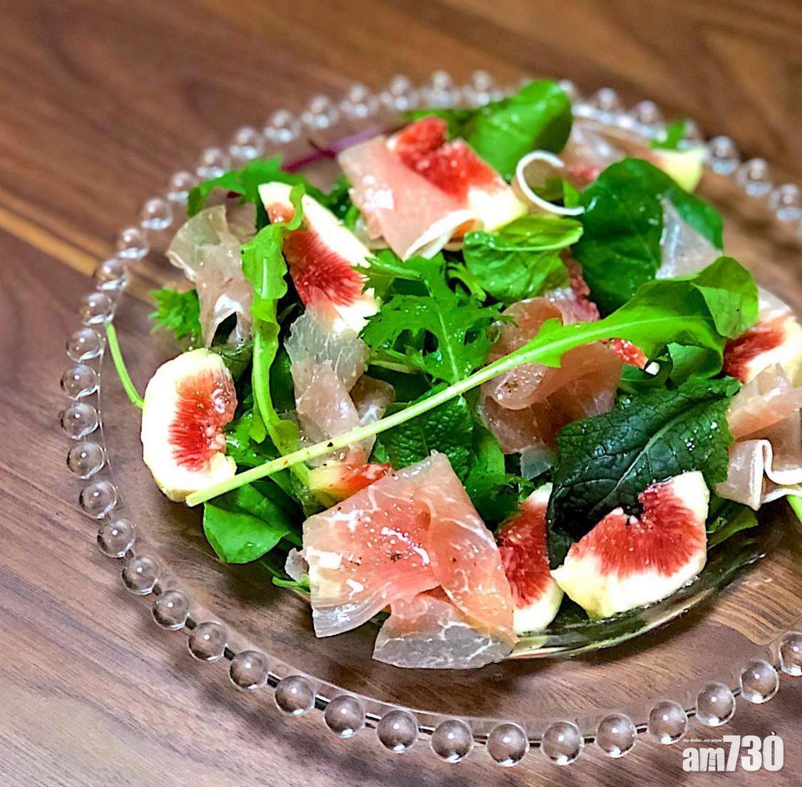 時間太趕的話,只用沙律菜、無花果和西班牙火腿製成沙律也可。