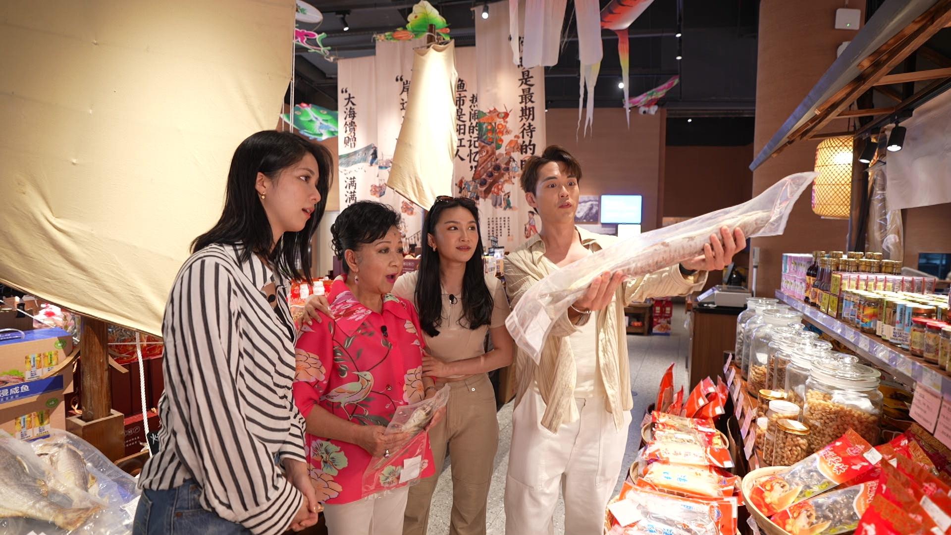 前往陽江必經嘅服務區,除咗有大量海產手信任君選擇,仲有直送海鮮餐廳,啱晒海鮮控!