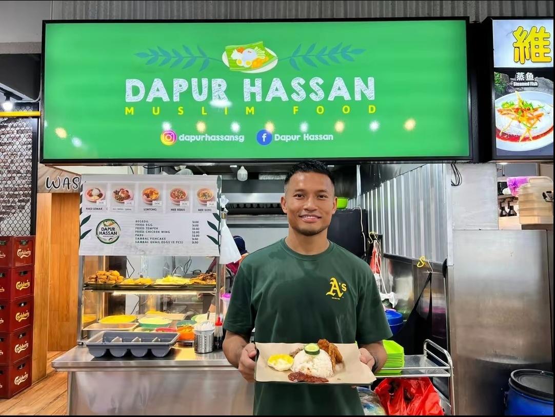 2021年,辛尼與家人開設了一家賣椰漿飯的攤作為副業,在美食網站上還有他在攤位親自做飯的照片。