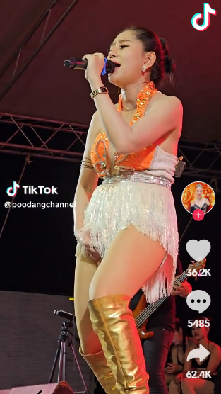 泰國女歌手「抖陰」彈結他惹網民鬧爆,影片瘋傳破兩百萬觀看。(tiktok)
