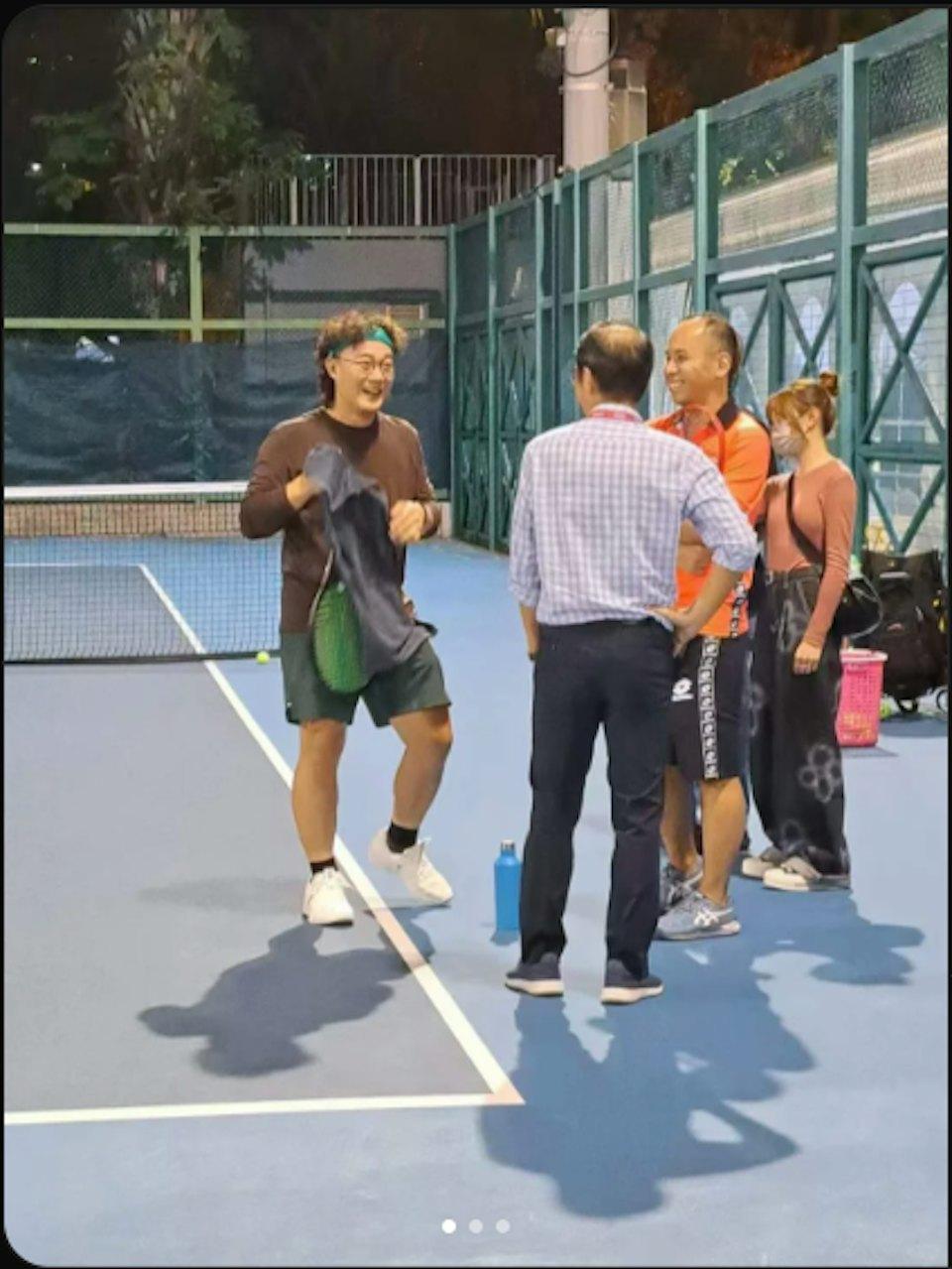 Eason曾多次被網民在網球場捕獲。