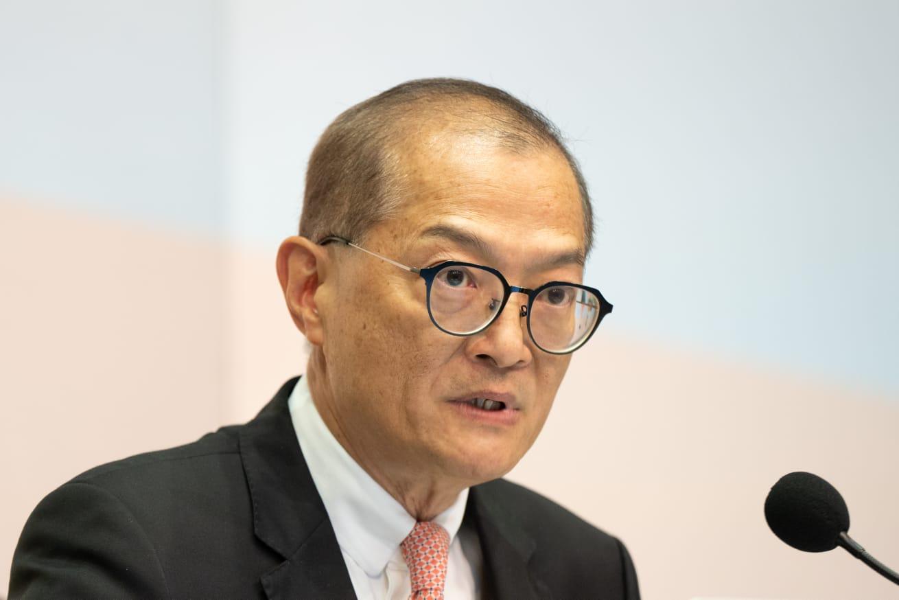 Ray Online|盧寵茂講禁煙分析「烟」字,稱像囚犯被禁在籠中。(林靄怡攝)