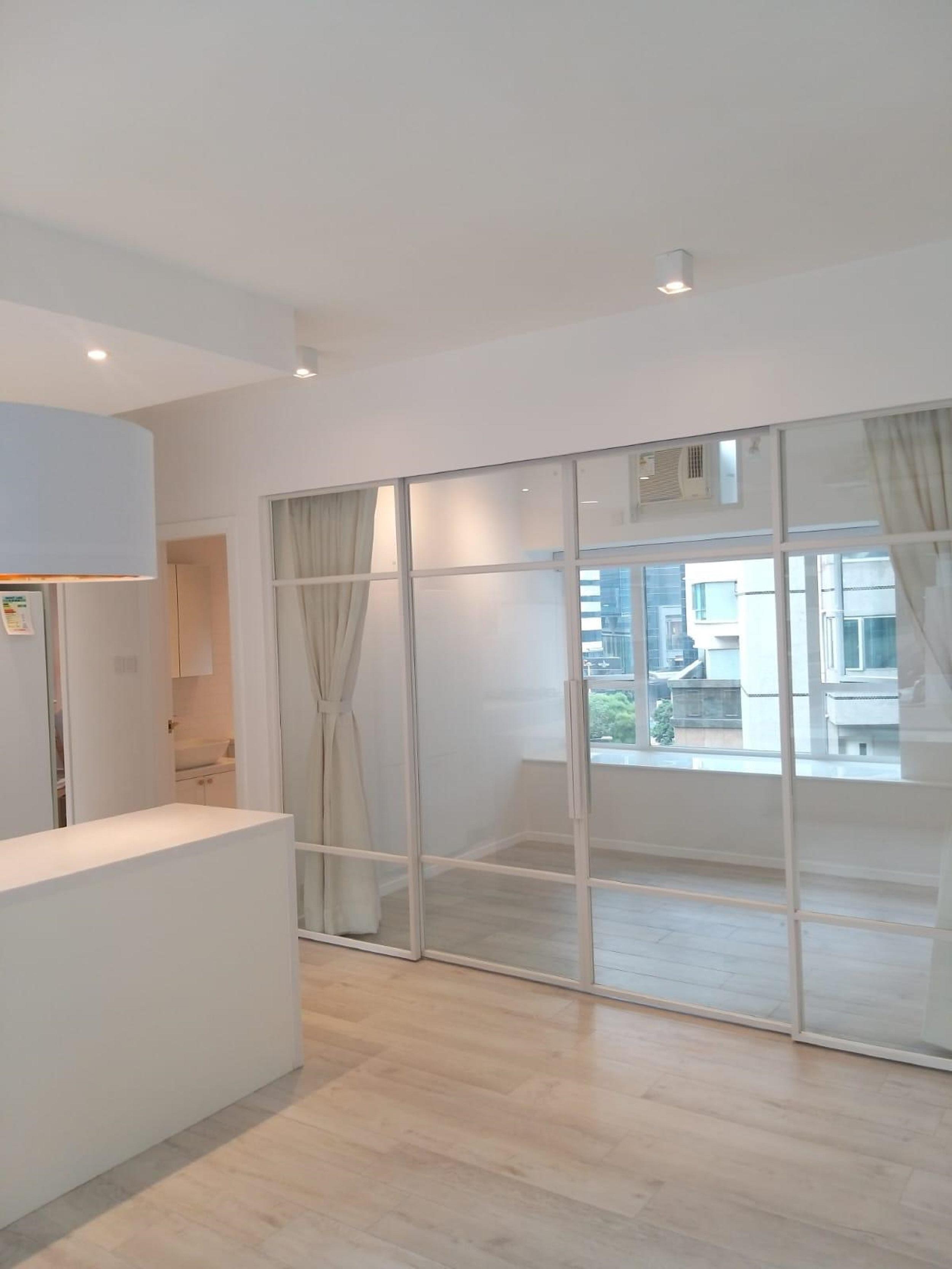 單位裝修只有兩年,新淨度高,裝修亦十分雅緻。