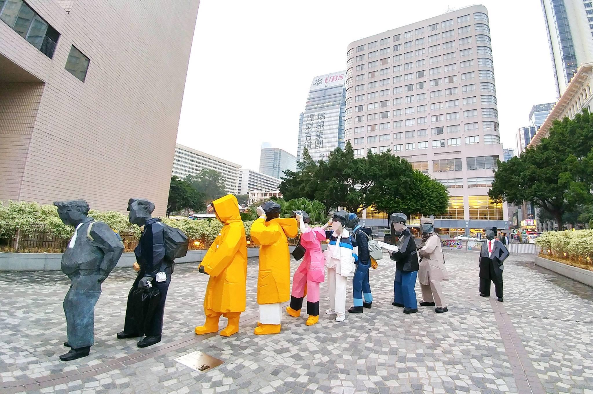 康文署移走文化中心雕塑及遮蓋黃色雨衣人像 解釋雕塑損耗