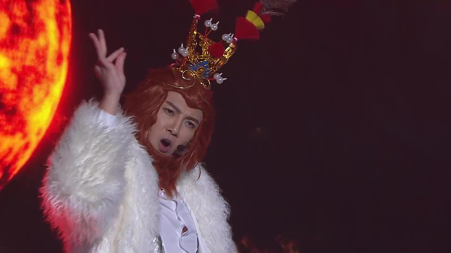 Gordon為演出苦練耍棍。