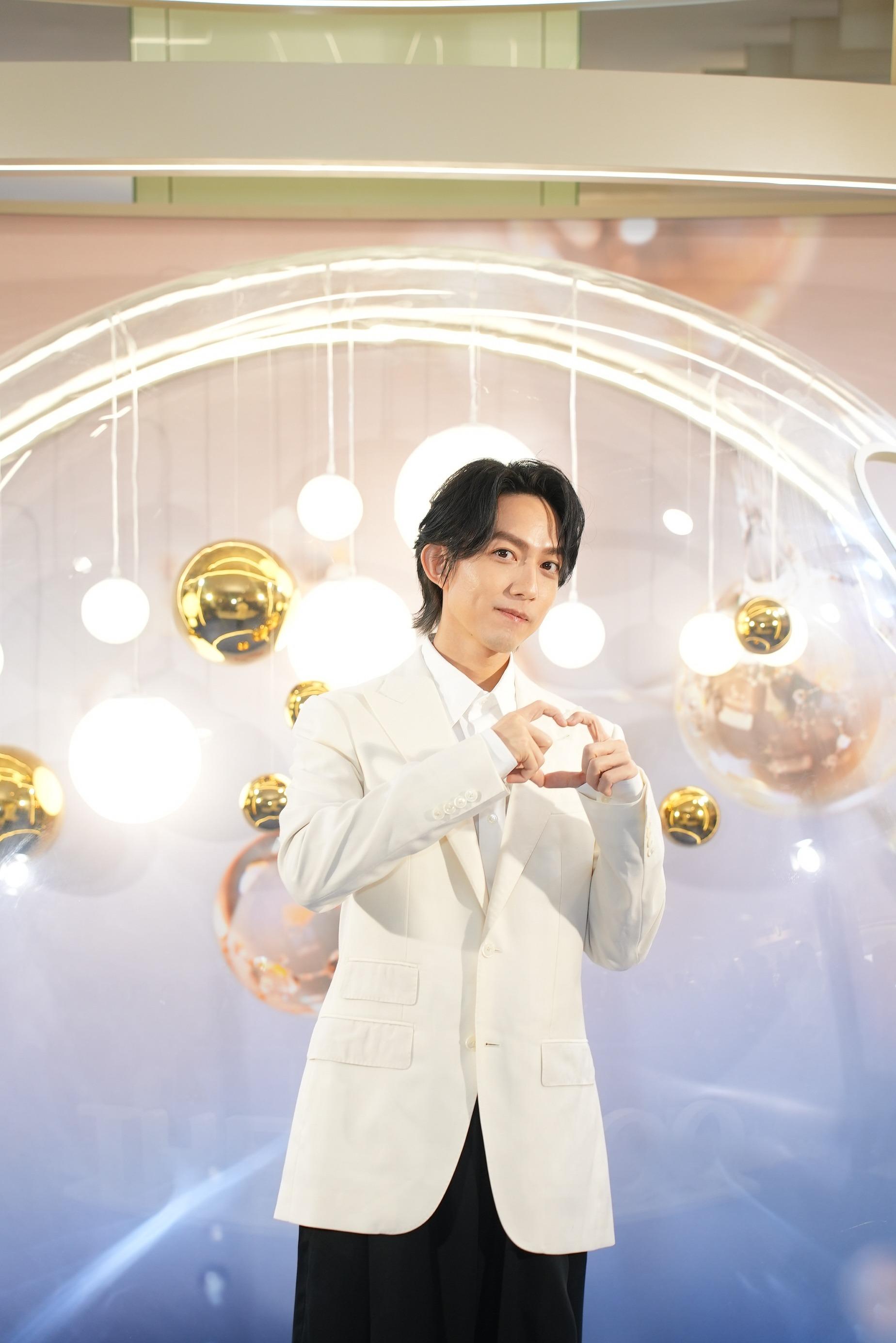 林宥嘉以一身型格紳士黑白色套裝出席活動