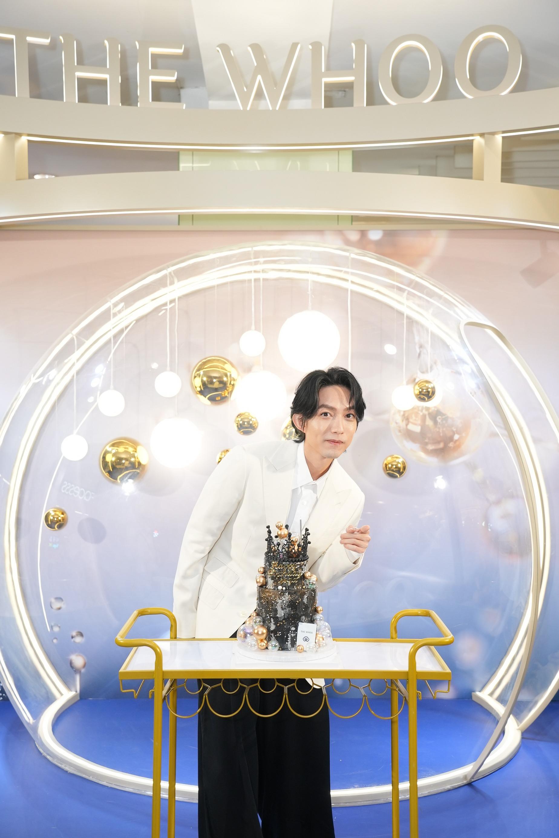 林宥嘉以一身型格紳士黑白色套裝出席活動