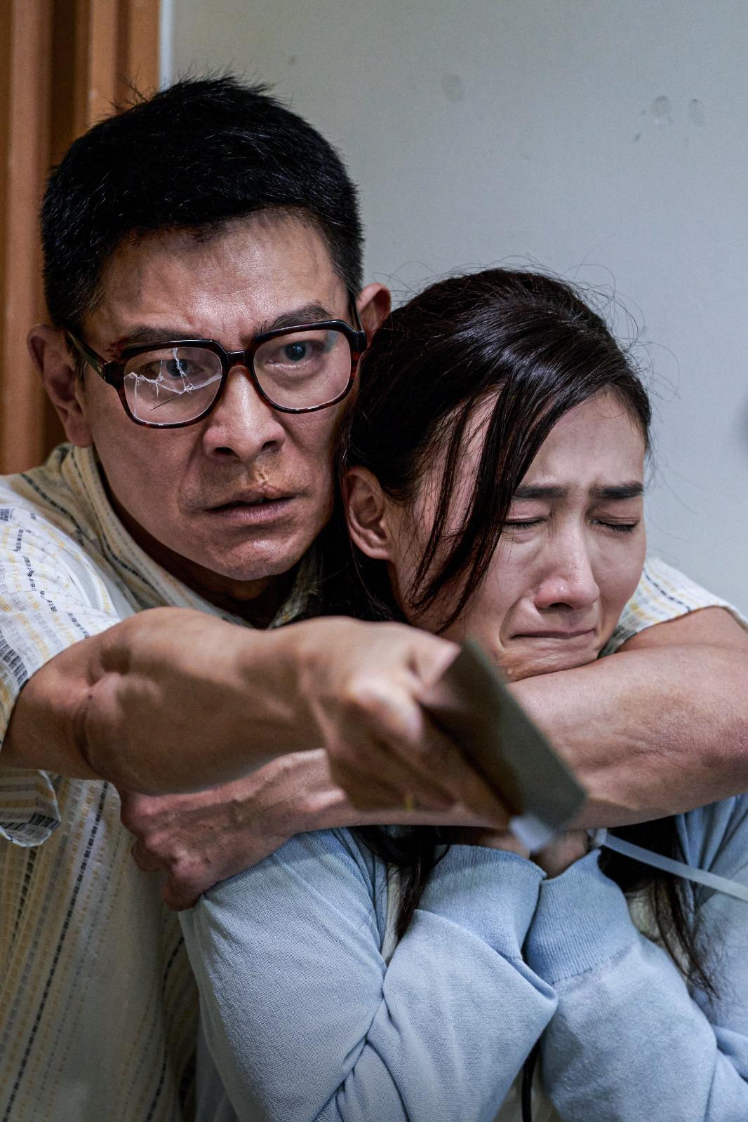 華仔化上兔唇妝扮演躁漢。