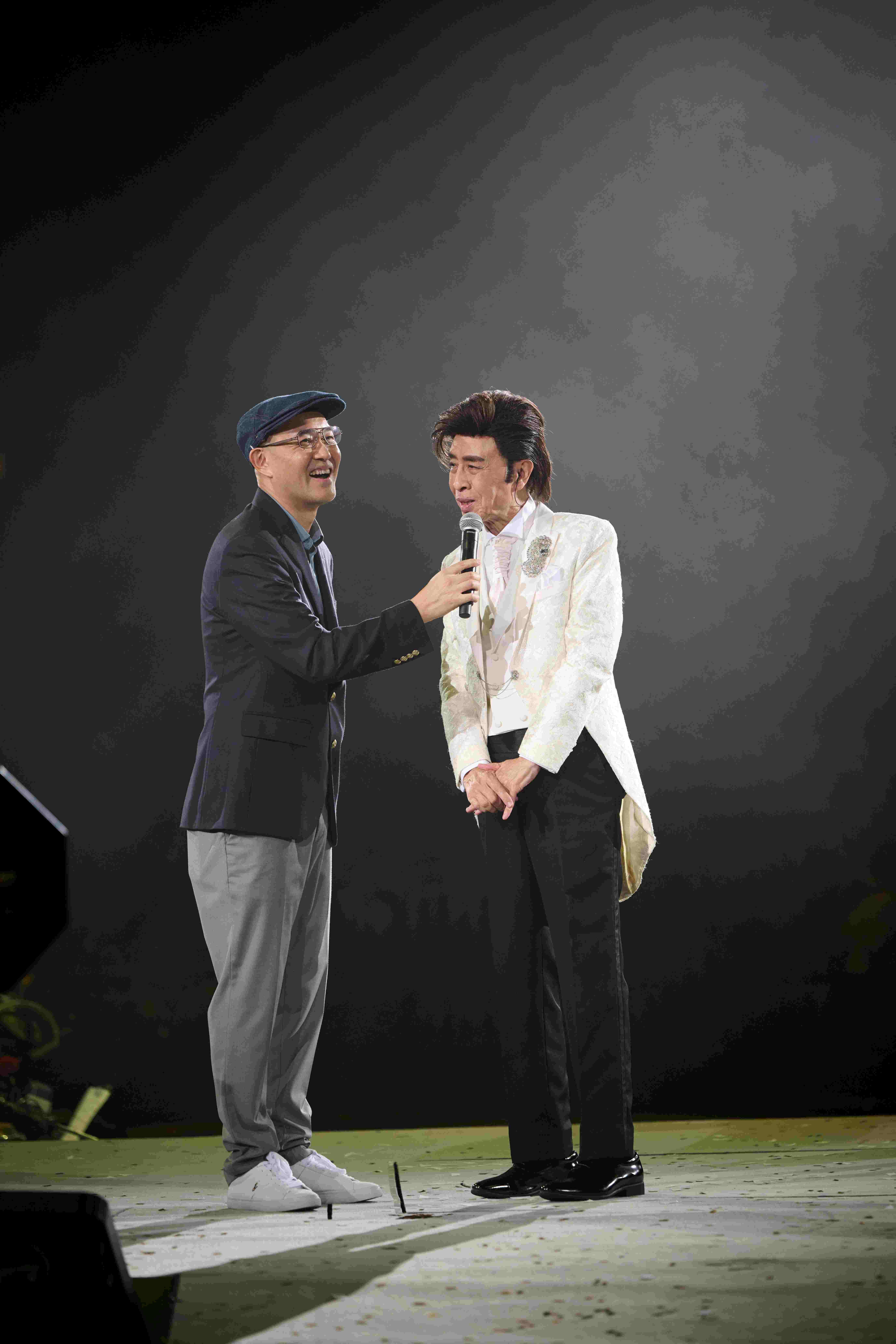 封咪後用周國豐咪。