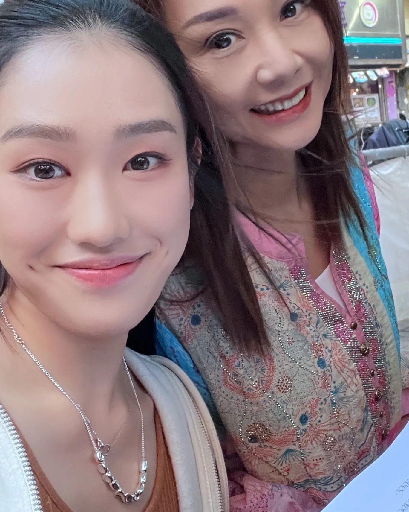 顏仟汶在社交網分享拍攝花絮。