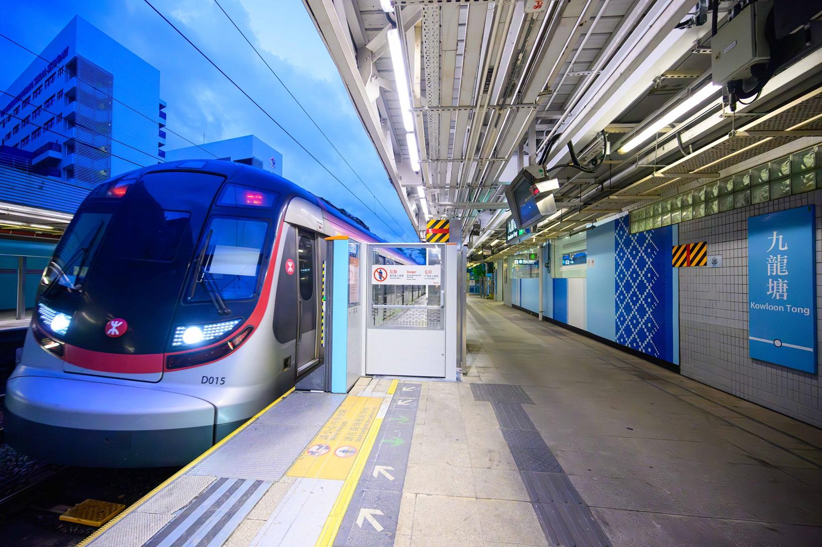 港鐵|東鐵綫九龍塘站昨晚開始安裝閘門 羅湖旺角東大學站工程料第4季展開