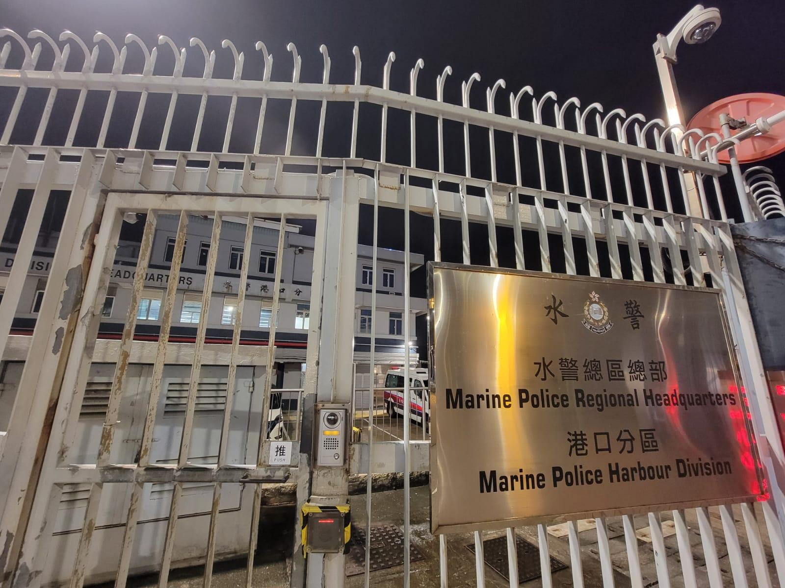 西灣河水警基地有警員吞槍。(鍾式明攝)