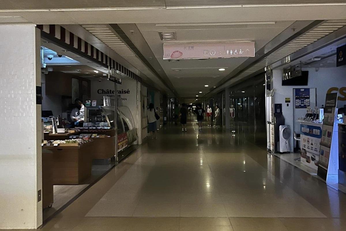 黃大仙中心南館突然停電。(網民Hans Chan@FB群組「黃大仙區友(黃大仙,新蒲崗,鑽石山,慈雲山......)」)