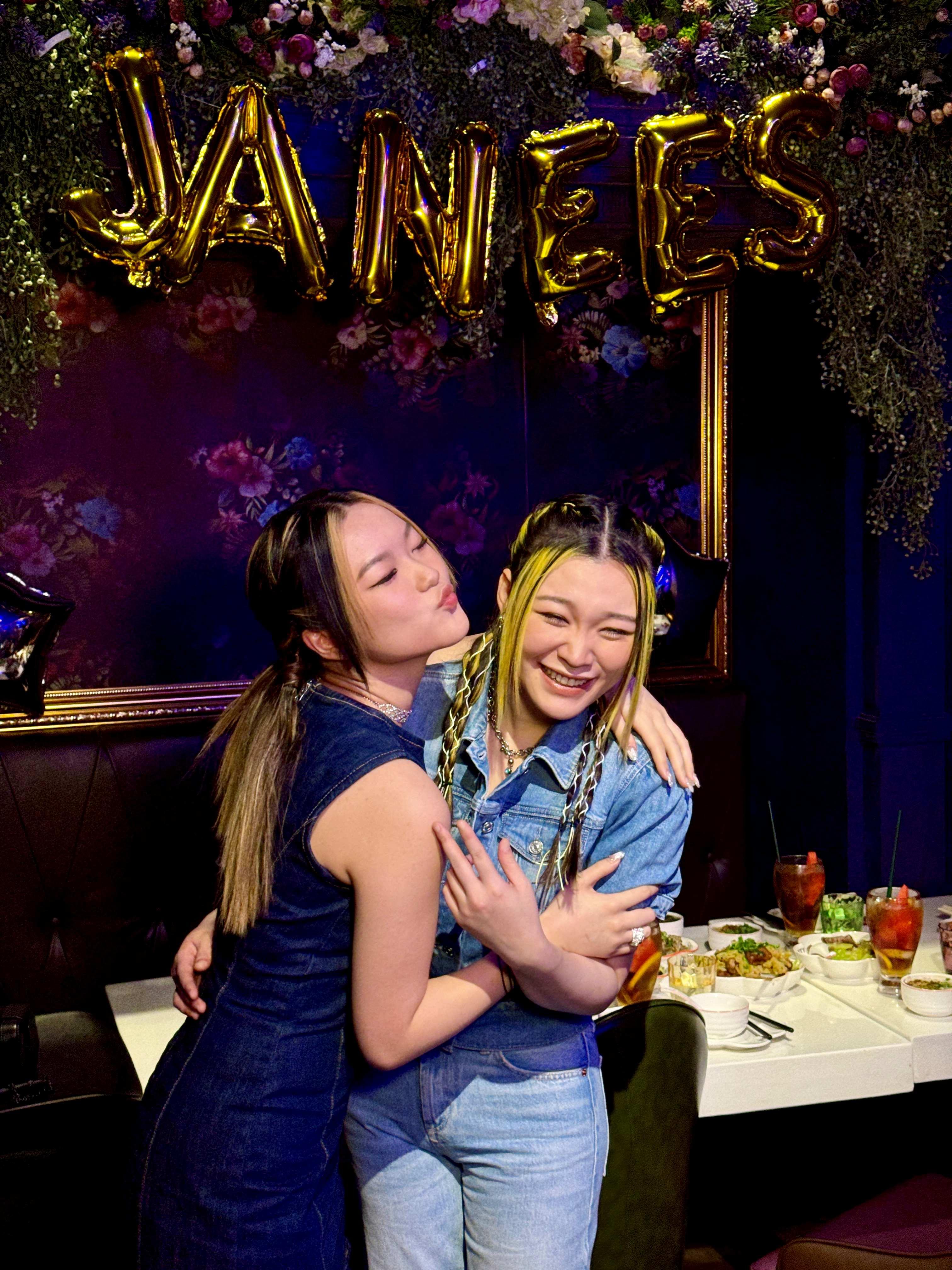 黃洛妍與妹妹黃千如