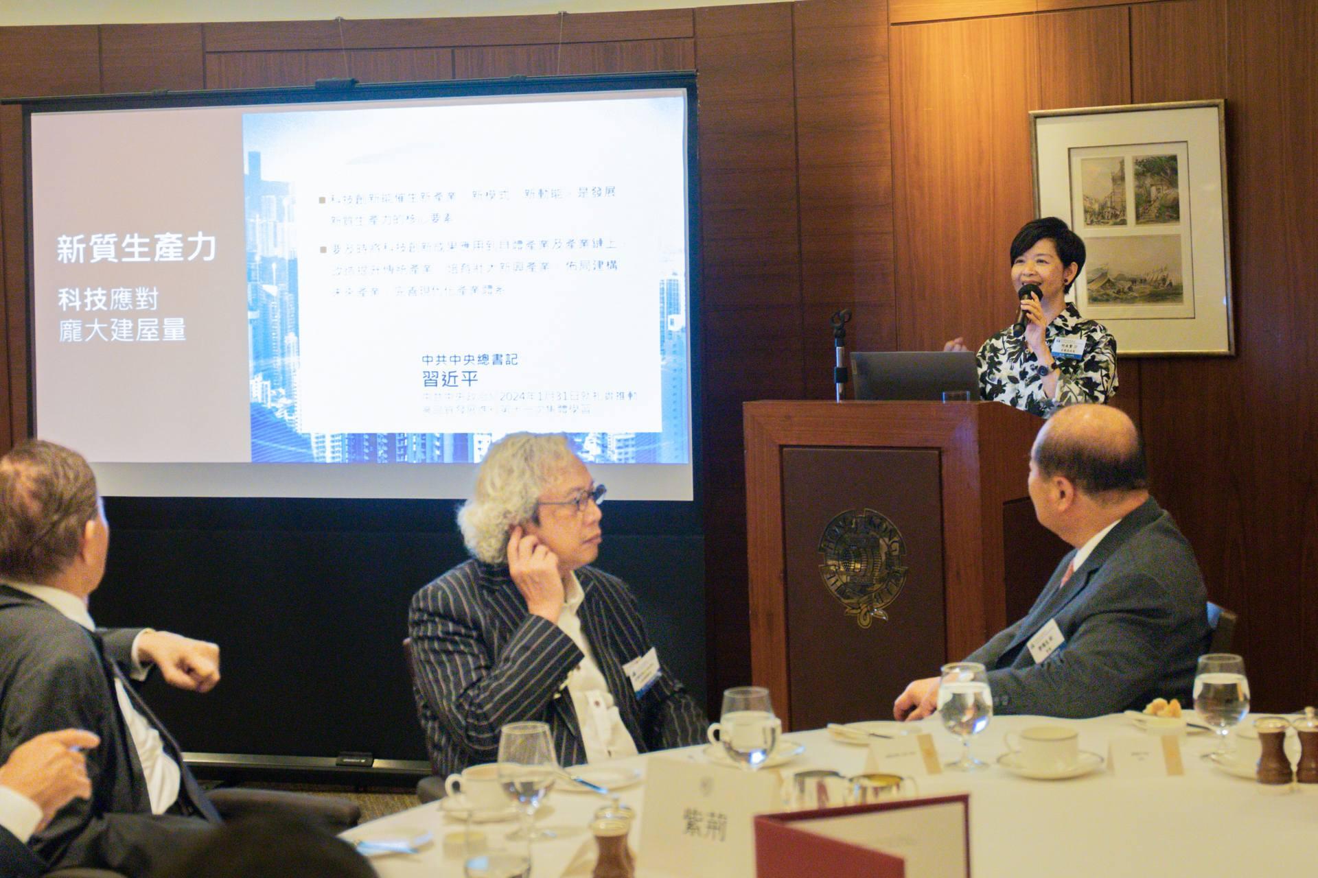 何永賢日前出席香港房地產協會的午宴講座。(何永賢fb圖)