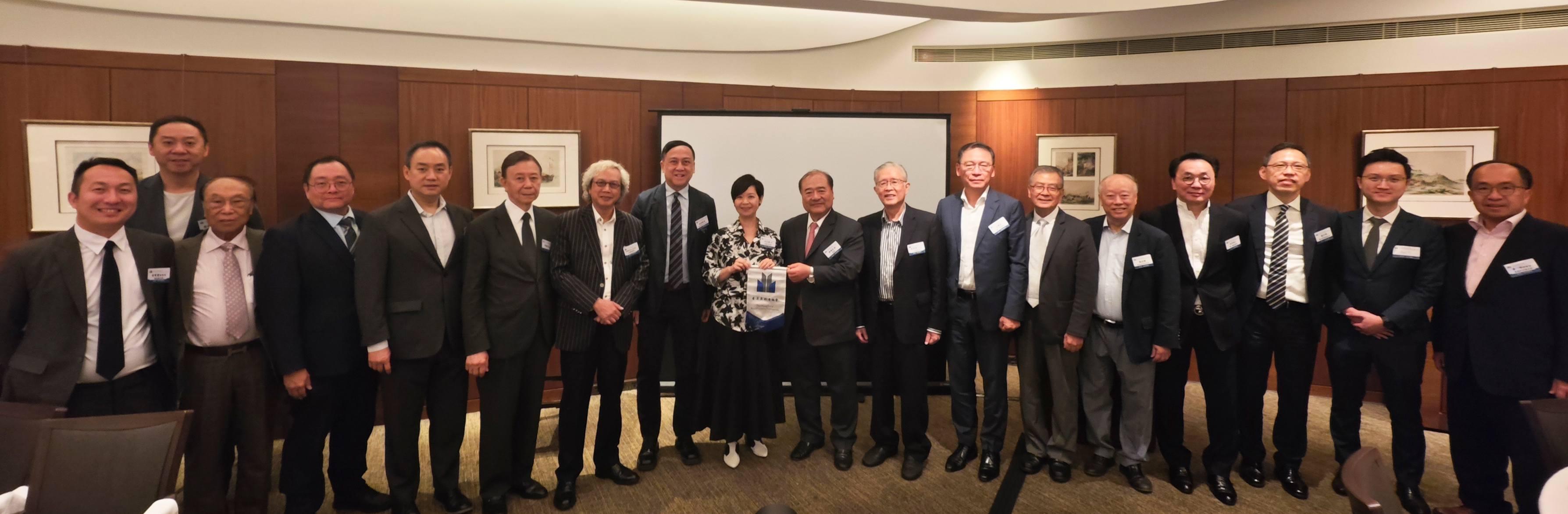 何永賢日前出席香港房地產協會的午宴講座。(何永賢fb圖)