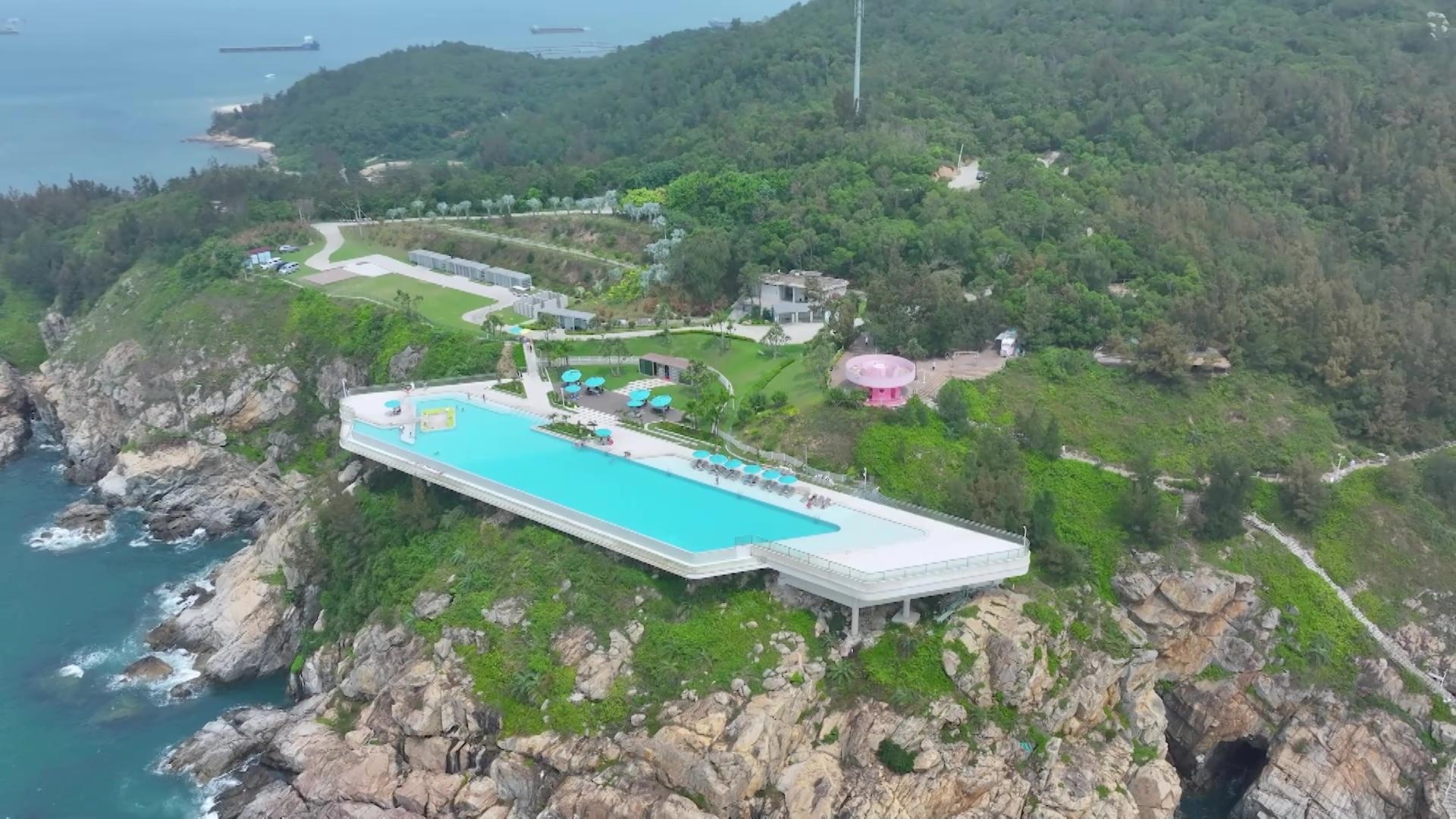 當然唔少得呢個懸崖泳池!