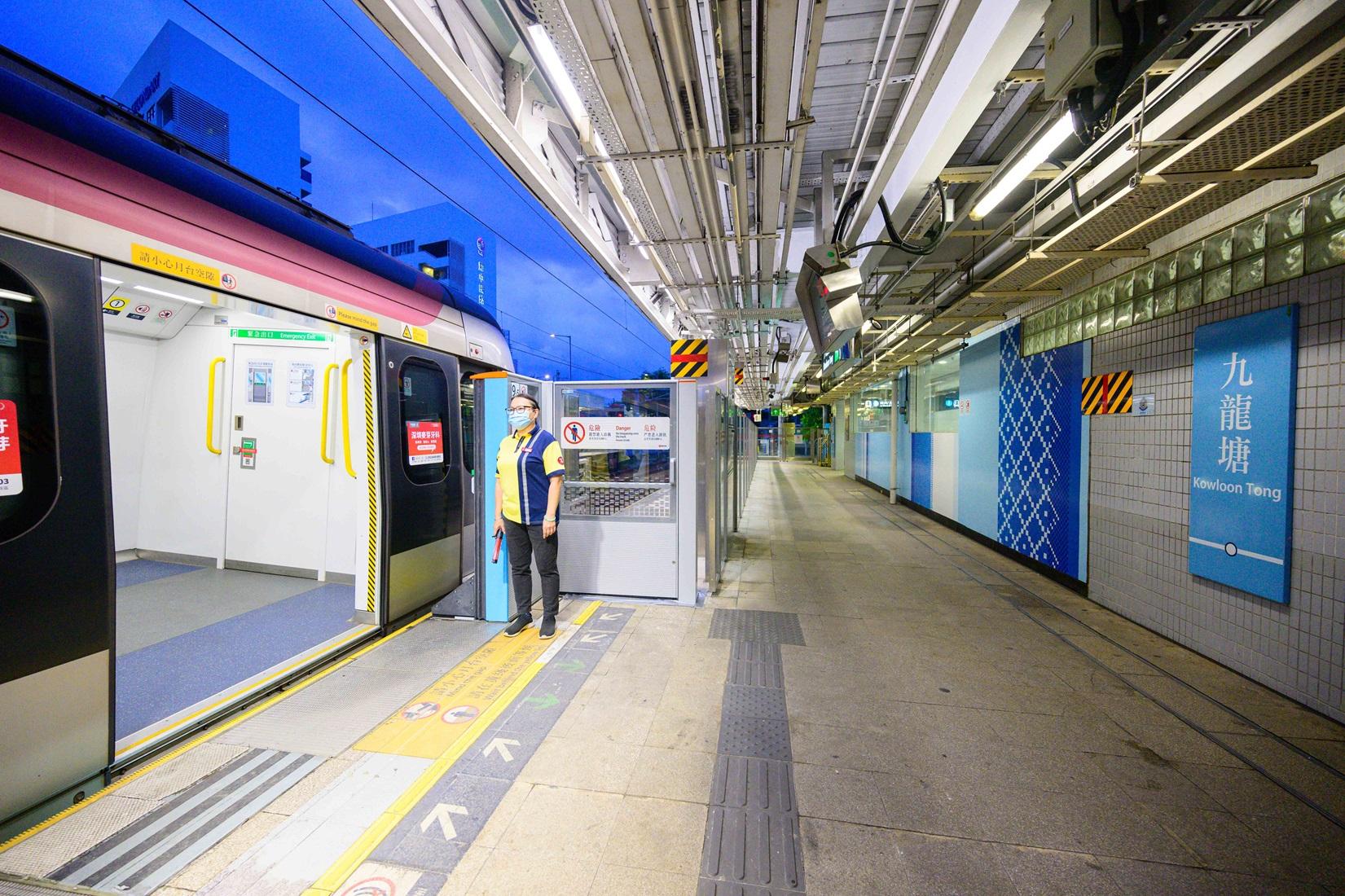 港鐵|東鐵綫九龍塘站昨晚開始安裝閘門 羅湖旺角東大學站工程料第4季展開